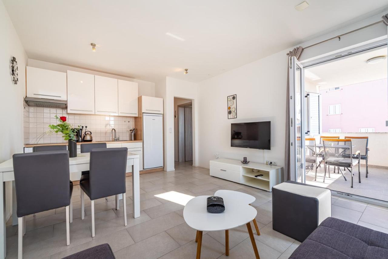 House Of Dalmatia Apartment Pakostane Bagian luar foto