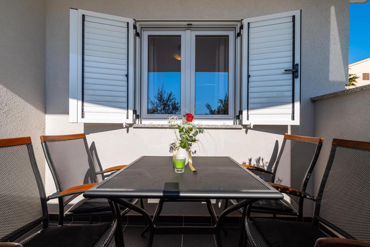 House Of Dalmatia Apartment Pakostane Bagian luar foto