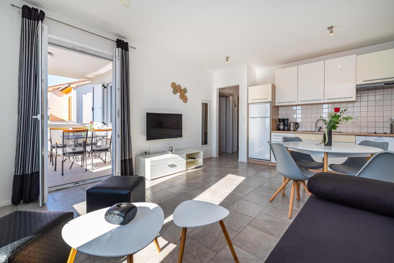 House Of Dalmatia Apartment Pakostane Bagian luar foto